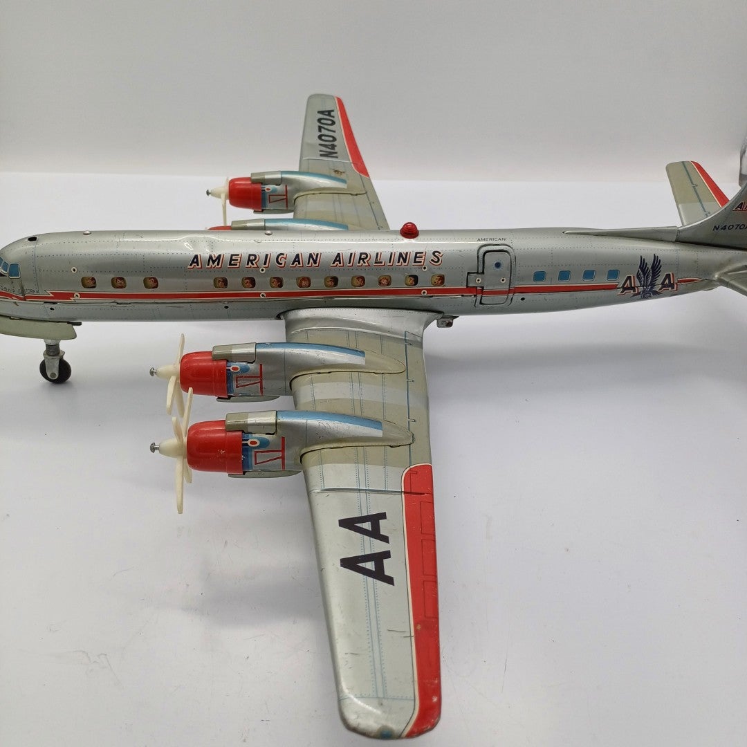 ISO American Airlines Lentokone Pienoismalli EkoAarreKauppa iso-american-airlines-lentokone-pienoismalli-ekoaarrekauppa