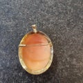 Camee Rintakoru / Riipus, 14 K kultaa