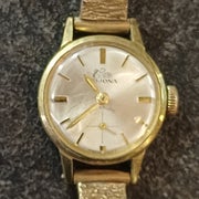 Leijona Naisten vetokello kullatulla rannekkeella