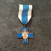 Sininen Risti, Muistoristi Miekan kera