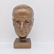 J.K. Paasikivi, Kipsipatsas, Essi Renvall