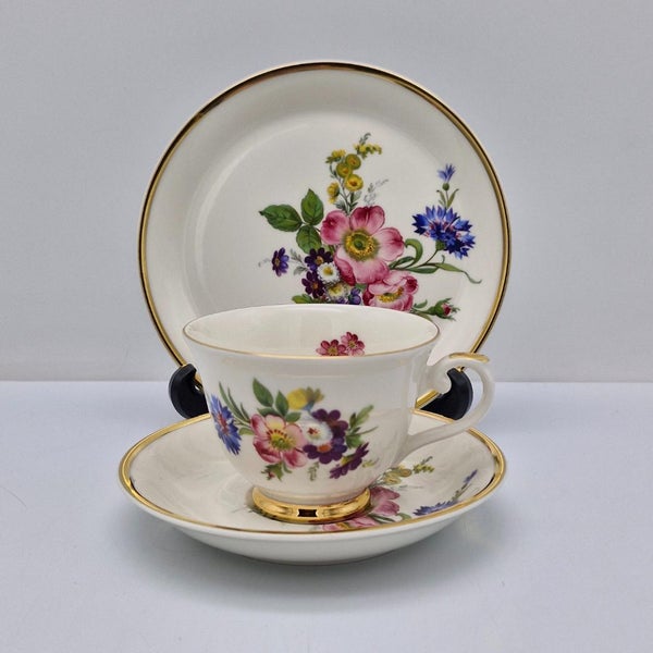 Arabia Kulta-aika Kahvikuppi ja Lautaset, nro 2