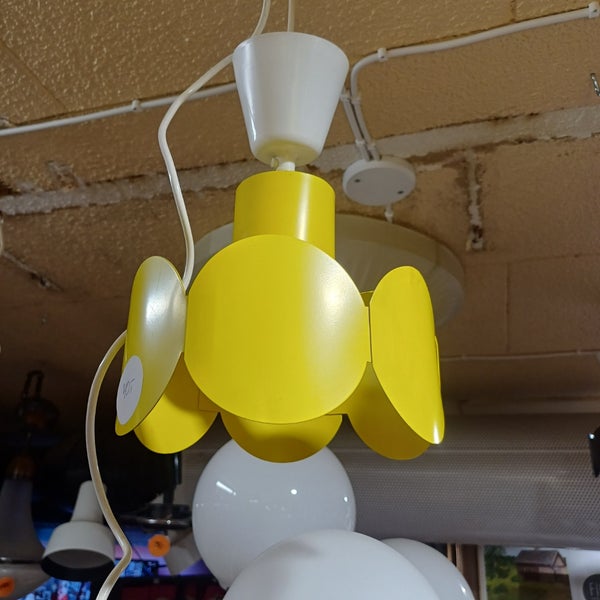 Lival Kattovalaisin, keltainen pelti